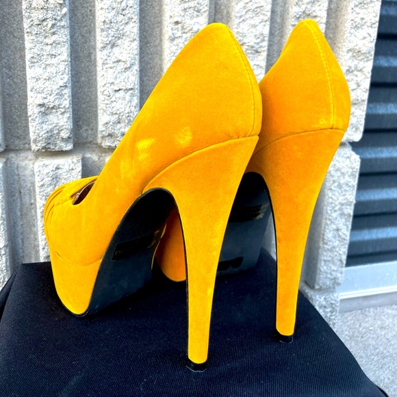 NWOT Tan Qupid Branded Shoes in Size 7 - Picture 3 of 5